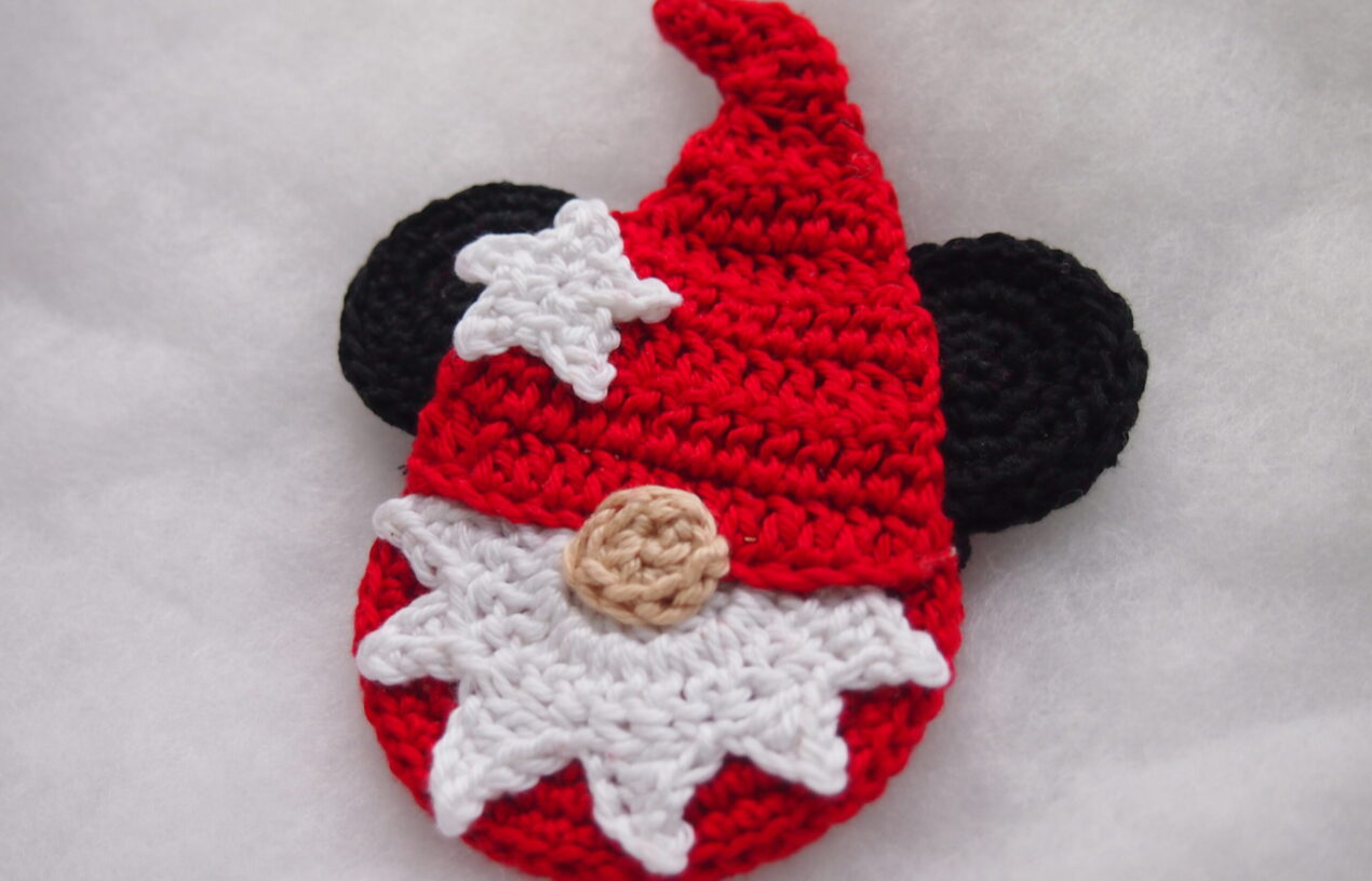 The Christmas Gnome Mouse Free crochet pattern